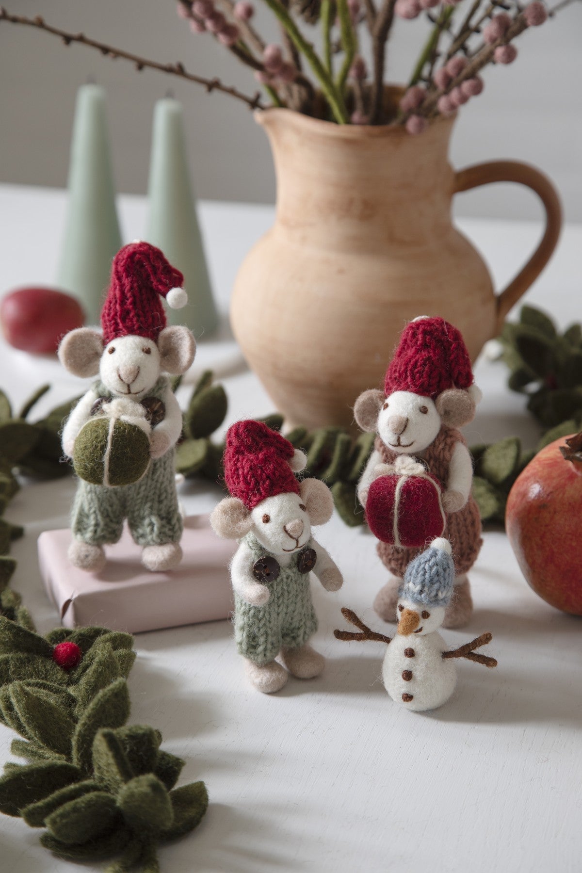 Gry & Sif - Julemus - Grønne bukser og julegave