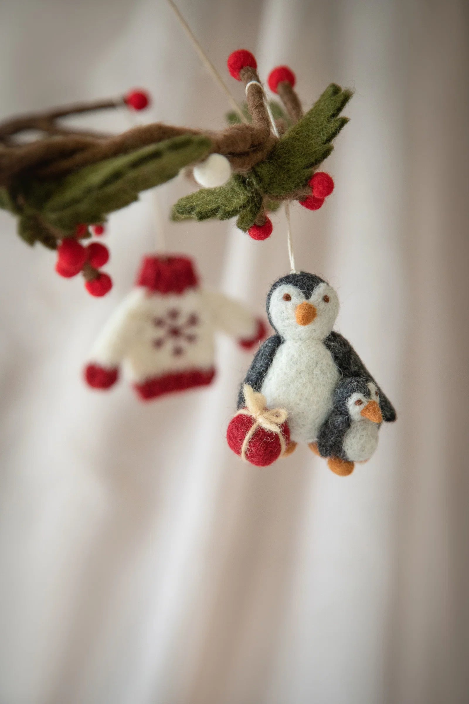 Gry & Sif - Julepynt - Sweater & Handsker Hvid