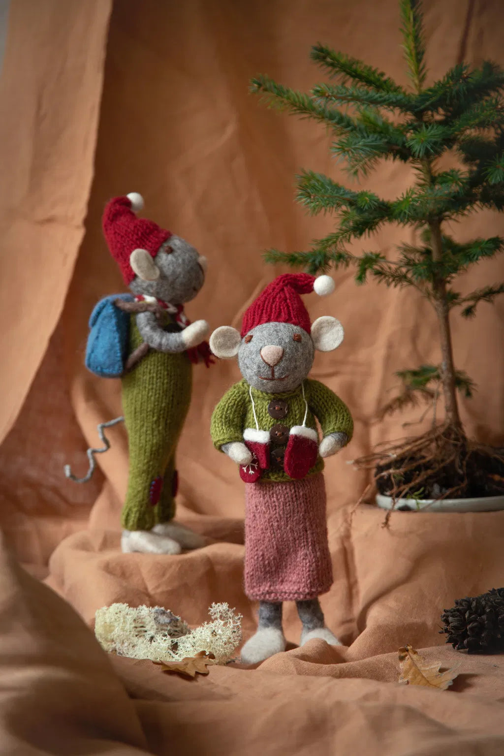 Gry & Sif - Julemus - Mus i Kjole med Vanter 27 cm.