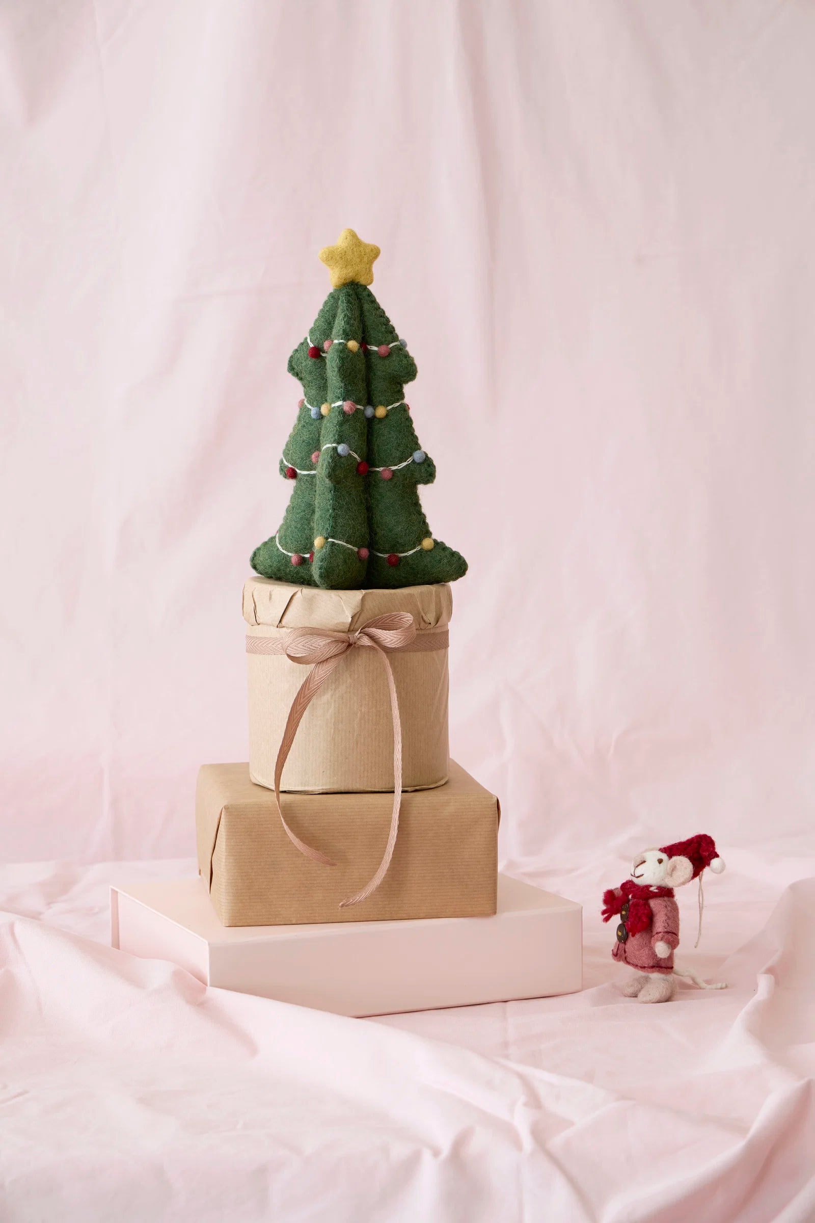 Gry & Sif - Julemus - Mini hvid mus med frakke