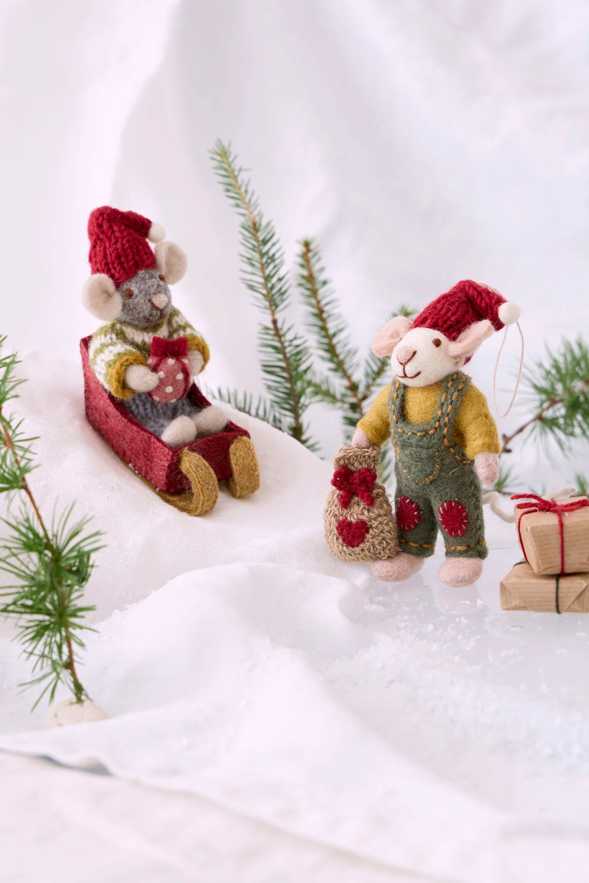 Gry & Sif - Julemus - Lille grå mus på kælk