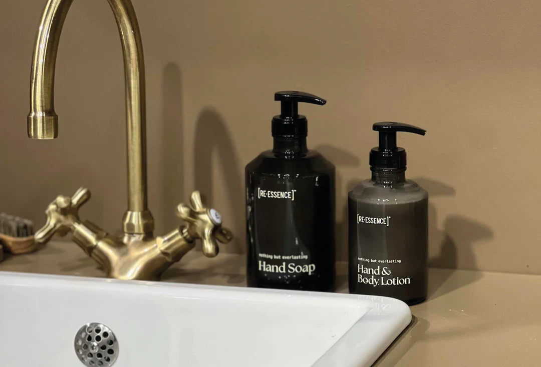 [RE·ESSENCE] - Hånd & Krop Lotion - CITRONGRÆS/ROSMARIN/CEDERTRÆ